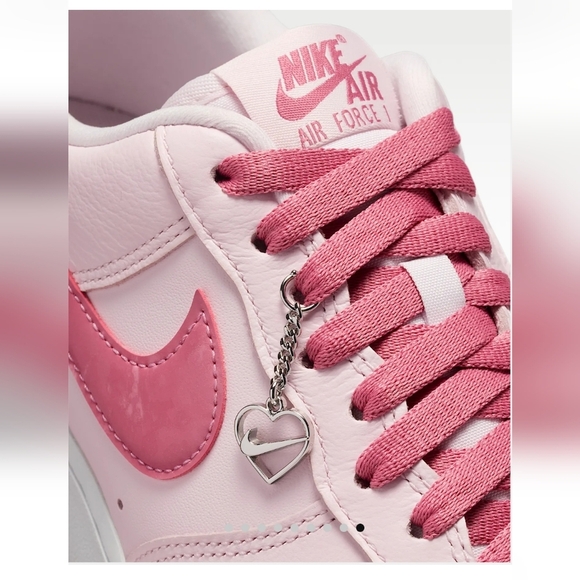 Women's Nike Air Force 1 07 Pink Valentine's Day Custom Sneakers With Crystals - Picture 6 of 6